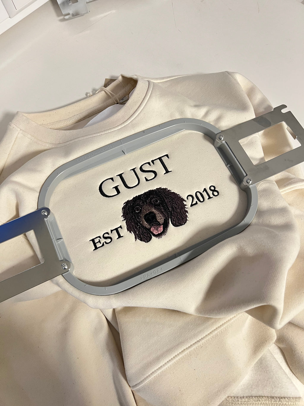 SWEATER MET HUISDIER BORDURING (ga naar www.mijnhuisdiercadeau.nl)