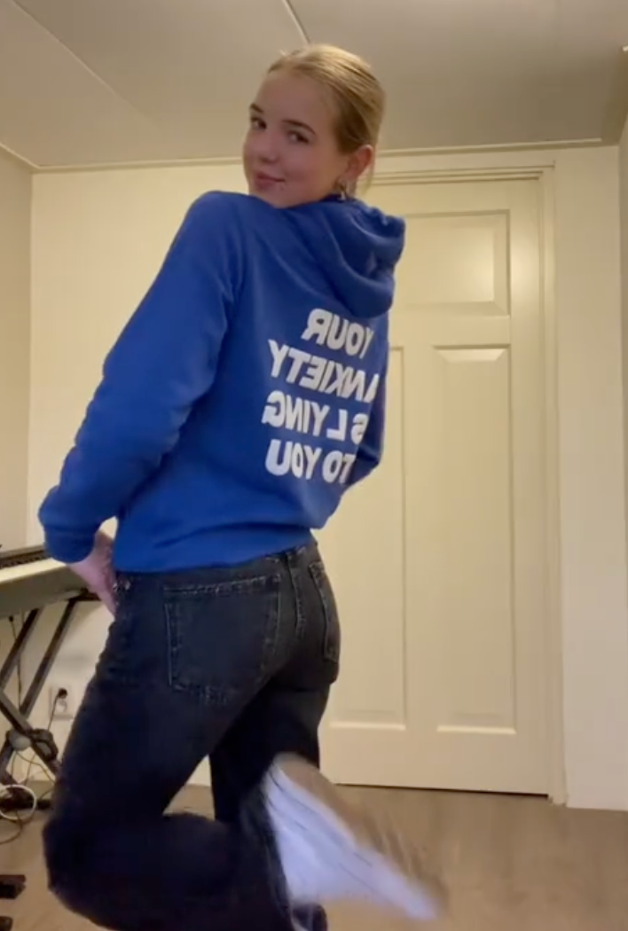 YOUR ANXIETY IS LYING TO YOU HOODIE (3d opdruk)